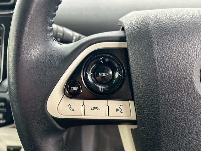 トヨタ プリウス S 福井県 2018(平30)年 6.7万km アティチュードブラックマイカ 純正ナビ　/Bluetooth/フルセグTV/Clazzio黒革調シートカバー/前方ドライブレコーダー/トヨタセーフティセンス　/アダプティブクルーズコントロール　/バックカメラ　/ビルトインETC /オートライト　/前後コーナーセンサー/純正フロアマット/純正フォグ/禁煙車