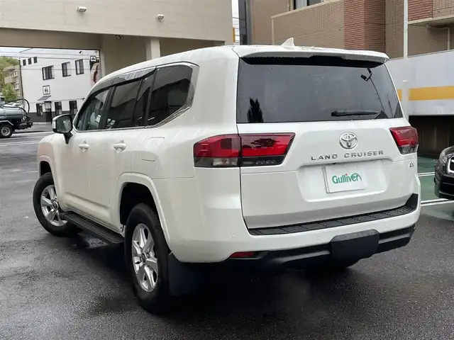 トヨタ ランドクルーザー AX 静岡県 2024(令6)年 0.3万km ホワイトパールクリスタルシャイン ワンオーナー/サンルーフ/純正ナビ/フルセグTV/DVD/CD/SD/BT/全方位カメラ/黒革調シートカバー/プリクラッシュセーフティ/レーンキープアシスト/オートハイビーム/レーダークルーズコントロール/ブラインドスポットモニター/クリアランスソナー/AC100V電源/ビルトインETC2.0/運転席パワーシート/LEDヘッドライト/LEDフォグライト/スマートキー×2/保証書/取扱説明書/ナビ取扱説明書