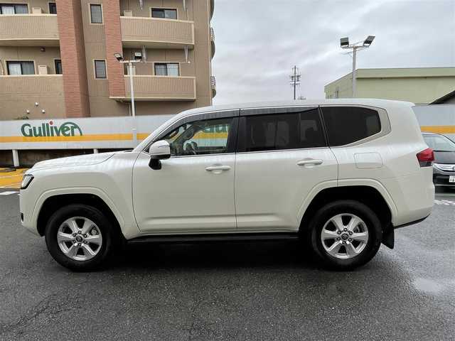 トヨタ ランドクルーザー AX 静岡県 2024(令6)年 0.3万km ホワイトパールクリスタルシャイン ワンオーナー/サンルーフ/純正ナビ/フルセグTV/DVD/CD/SD/BT/全方位カメラ/黒革調シートカバー/プリクラッシュセーフティ/レーンキープアシスト/オートハイビーム/レーダークルーズコントロール/ブラインドスポットモニター/クリアランスソナー/AC100V電源/ビルトインETC2.0/運転席パワーシート/LEDヘッドライト/LEDフォグライト/スマートキー×2/保証書/取扱説明書/ナビ取扱説明書