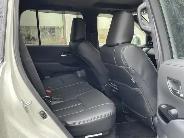 トヨタ ランドクルーザー AX 静岡県 2024(令6)年 0.3万km ホワイトパールクリスタルシャイン ワンオーナー/サンルーフ/純正ナビ/フルセグTV/DVD/CD/SD/BT/全方位カメラ/黒革調シートカバー/プリクラッシュセーフティ/レーンキープアシスト/オートハイビーム/レーダークルーズコントロール/ブラインドスポットモニター/クリアランスソナー/AC100V電源/ビルトインETC2.0/運転席パワーシート/LEDヘッドライト/LEDフォグライト/スマートキー×2/保証書/取扱説明書/ナビ取扱説明書