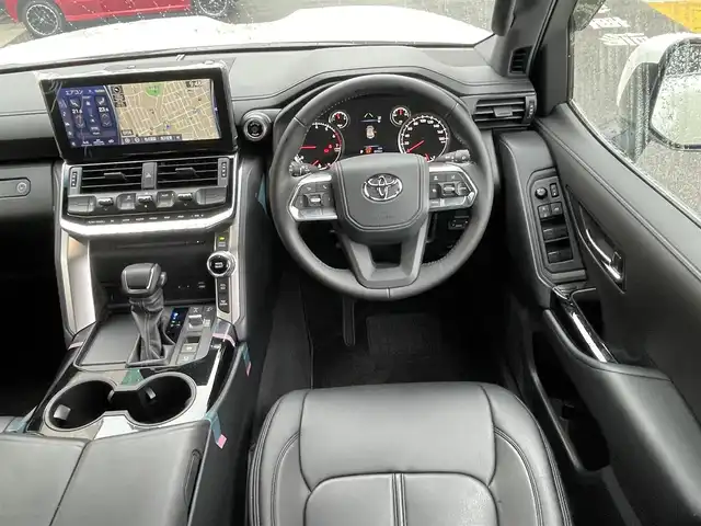 トヨタ ランドクルーザー AX 静岡県 2024(令6)年 0.3万km ホワイトパールクリスタルシャイン ワンオーナー/サンルーフ/純正ナビ/フルセグTV/DVD/CD/SD/BT/全方位カメラ/黒革調シートカバー/プリクラッシュセーフティ/レーンキープアシスト/オートハイビーム/レーダークルーズコントロール/ブラインドスポットモニター/クリアランスソナー/AC100V電源/ビルトインETC2.0/運転席パワーシート/LEDヘッドライト/LEDフォグライト/スマートキー×2/保証書/取扱説明書/ナビ取扱説明書