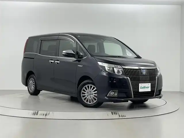 トヨタ エスクァイア ハイブリッド Gi ブラックテーラード 埼玉県 2017(平29)年 3.9万km スパークリングブラックパールクリスタルシャイン 純正９型ＳＤナビ　/バックカメラ　/両側パワースライドドア　/レザーシート　/シートヒーター　/オートマチックハイビーム　/オートＬＥＤライト　/フルセグＴＶ　/Ｂｌｕｅｔｏｏｔｈ　/ＥＴＣ２．０　/クルーズコントロール