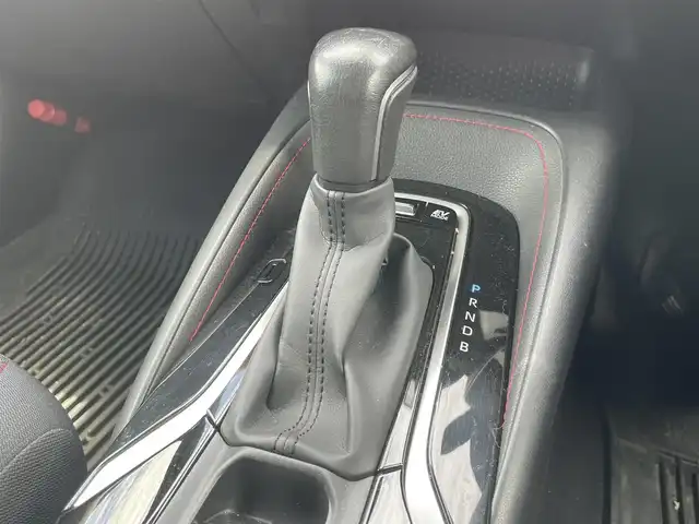 トヨタ カローラ スポーツ ハイブリッドG Z 千葉県 2018(平30)年 2.8万km ホワイトパールクリスタルシャイン TRDエアロ/トヨタセーフティセンス/純正ナビ/バックカメラ/ETC2.0/ステアリングスイッチ