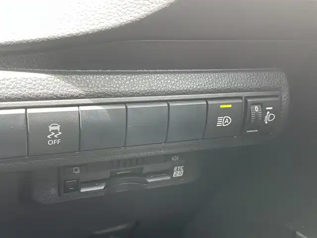 トヨタ カローラ スポーツ ハイブリッドG Z 千葉県 2018(平30)年 2.8万km ホワイトパールクリスタルシャイン TRDエアロ/トヨタセーフティセンス/純正ナビ/バックカメラ/ETC2.0/ステアリングスイッチ