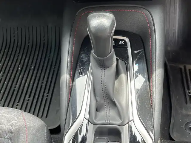 トヨタ カローラ スポーツ ハイブリッドG Z 滋賀県 2018(平30)年 2.8万km ホワイトパールクリスタルシャイン ＴＲＤエアロ/純正ナビ/Bluetooth/フルセグTV/USB/バックカメラ/ETC2.0/BSM/トヨタセーフティセンス/レーダークルーズコントロール/電動パーキング/ブレーキホールド/HUD/デジタルインナーミラー /ステアリングスイッチ/LEDヘッドライト/オートライト/フォグライト/スマートキー/プッシュスタート/純正アルミホイール