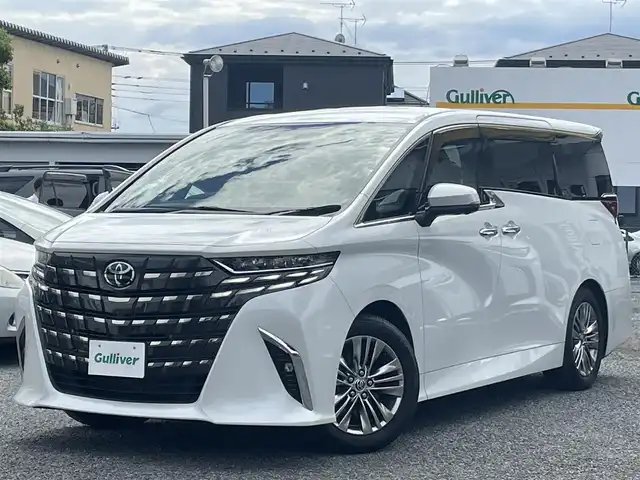 トヨタ アルファードハイブリット Z 埼玉県 2024(令6)年 1万km プラチナホワイトパールマイカ ワンオーナー/左右独立ムーンルーフ/レザーシート/前席２列目エアシート＆シートヒーター/Ｄ席メモリー付前席２列目パワーシート/純正メモリナビ＆フルセグＴＶ/（ＵＳＢ＆ＢＴ）/全方位モニター/ビルトインＥＴＣ（２．０）/デジタルインナーミラー/Ｔｏｙｏｔａ　Ｓａｆｅｔｙ　Ｓｅｎｓｅ/・ＡＨＳ/・ＰＣＳ/・ＬＴＡ/・ＬＤＡ/・ＬＣＡ/・ＦＣＴＡ/・ＰＤＡ/・発進遅れ告知機能/・ＲＳＡ/・レーダークルーズコントロール/・ドライバー異常時対応システム/・ドライバーモニター/ＲＣＴＡ/ＰＫＳＢ/ＢＭＳ/クリアランスソナー/置くだけ充電/安心降車アシスト/両側パワースライドドア/ステアリングヒーター/ウッドコンビステアリング/ステアリングリモコン/電動パーキングブレーキ/オートホールド/パワーバックドア/純正１８inアルミホイール/（スタッドレスタイヤ積込）/オートライト/ＬＥＤライト/フォグランプ/電動格納ミラー/スマートキー/プッシュスタート/Ｗ＆サイド＆カーテンエアバッグ/続きは検査員入力