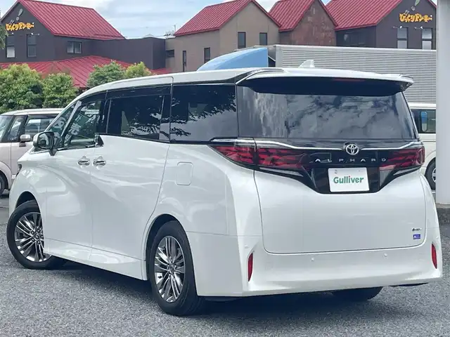 トヨタ アルファードハイブリット Z 埼玉県 2024(令6)年 1万km プラチナホワイトパールマイカ ワンオーナー/左右独立ムーンルーフ/レザーシート/前席２列目エアシート＆シートヒーター/Ｄ席メモリー付前席２列目パワーシート/純正メモリナビ＆フルセグＴＶ/（ＵＳＢ＆ＢＴ）/全方位モニター/ビルトインＥＴＣ（２．０）/デジタルインナーミラー/Ｔｏｙｏｔａ　Ｓａｆｅｔｙ　Ｓｅｎｓｅ/・ＡＨＳ/・ＰＣＳ/・ＬＴＡ/・ＬＤＡ/・ＬＣＡ/・ＦＣＴＡ/・ＰＤＡ/・発進遅れ告知機能/・ＲＳＡ/・レーダークルーズコントロール/・ドライバー異常時対応システム/・ドライバーモニター/ＲＣＴＡ/ＰＫＳＢ/ＢＭＳ/クリアランスソナー/置くだけ充電/安心降車アシスト/両側パワースライドドア/ステアリングヒーター/ウッドコンビステアリング/ステアリングリモコン/電動パーキングブレーキ/オートホールド/パワーバックドア/純正１８inアルミホイール/（スタッドレスタイヤ積込）/オートライト/ＬＥＤライト/フォグランプ/電動格納ミラー/スマートキー/プッシュスタート/Ｗ＆サイド＆カーテンエアバッグ/続きは検査員入力