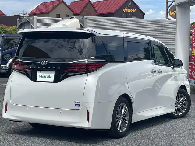 トヨタ アルファードハイブリット Z 埼玉県 2024(令6)年 1万km プラチナホワイトパールマイカ ワンオーナー/左右独立ムーンルーフ/レザーシート/前席２列目エアシート＆シートヒーター/Ｄ席メモリー付前席２列目パワーシート/純正メモリナビ＆フルセグＴＶ/（ＵＳＢ＆ＢＴ）/全方位モニター/ビルトインＥＴＣ（２．０）/デジタルインナーミラー/Ｔｏｙｏｔａ　Ｓａｆｅｔｙ　Ｓｅｎｓｅ/・ＡＨＳ/・ＰＣＳ/・ＬＴＡ/・ＬＤＡ/・ＬＣＡ/・ＦＣＴＡ/・ＰＤＡ/・発進遅れ告知機能/・ＲＳＡ/・レーダークルーズコントロール/・ドライバー異常時対応システム/・ドライバーモニター/ＲＣＴＡ/ＰＫＳＢ/ＢＭＳ/クリアランスソナー/置くだけ充電/安心降車アシスト/両側パワースライドドア/ステアリングヒーター/ウッドコンビステアリング/ステアリングリモコン/電動パーキングブレーキ/オートホールド/パワーバックドア/純正１８inアルミホイール/（スタッドレスタイヤ積込）/オートライト/ＬＥＤライト/フォグランプ/電動格納ミラー/スマートキー/プッシュスタート/Ｗ＆サイド＆カーテンエアバッグ/続きは検査員入力