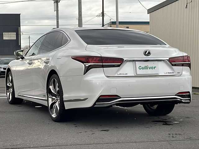 レクサス ＬＳ 500h Iパッケージ 道北・旭川 2018(平30)年 15.7万km ソニッククォーツ ・４ＷＤ/・サンルーフ/・茶革シート/・デジタルインナーミラー/・AC100V/1500Wコンセント/・プレミアムサウンドシステム/・純正２１インチアルミ/・純正ナビ/ＣＤ/ＤＶＤ/ＳＤ/フルセグ/・全方位カメラ////レクサスセーフティシステム＋Ａ////　・プリクラッシュセーフティ/　・ブラインドスポットモニター/　・パーキングサポートアラート/　・フロントクロストラフィックアラート/　・レーントレーシングアシスト/　・アクティブハイビーム/　・レーダークルーズコントロール/　・ロードサインアシスト/　・ドライバー異常時停車支援システム/　・先行車発進告知/・前席パワーシート/・前席シートヒーター/エアシート/メモリーシート/・リアシートヒーター/・リア電動サンシェード/・ヘッドアップディスプレイ/・パドルシフト/・パワートランク/・純正ドライブレコーダー/・スペアカードキー×１/・新車時保証書/取説/・ＥＴＣ