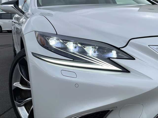 レクサス ＬＳ 500h Iパッケージ 道北・旭川 2018(平30)年 15.7万km ソニッククォーツ ・４ＷＤ/・サンルーフ/・茶革シート/・デジタルインナーミラー/・AC100V/1500Wコンセント/・プレミアムサウンドシステム/・純正２１インチアルミ/・純正ナビ/ＣＤ/ＤＶＤ/ＳＤ/フルセグ/・全方位カメラ////レクサスセーフティシステム＋Ａ////　・プリクラッシュセーフティ/　・ブラインドスポットモニター/　・パーキングサポートアラート/　・フロントクロストラフィックアラート/　・レーントレーシングアシスト/　・アクティブハイビーム/　・レーダークルーズコントロール/　・ロードサインアシスト/　・ドライバー異常時停車支援システム/　・先行車発進告知/・前席パワーシート/・前席シートヒーター/エアシート/メモリーシート/・リアシートヒーター/・リア電動サンシェード/・ヘッドアップディスプレイ/・パドルシフト/・パワートランク/・純正ドライブレコーダー/・スペアカードキー×１/・新車時保証書/取説/・ＥＴＣ