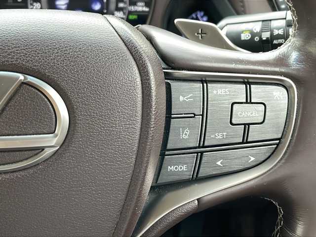 レクサス ＬＳ 500h Iパッケージ 道北・旭川 2018(平30)年 15.7万km ソニッククォーツ ・４ＷＤ/・サンルーフ/・茶革シート/・デジタルインナーミラー/・AC100V/1500Wコンセント/・プレミアムサウンドシステム/・純正２１インチアルミ/・純正ナビ/ＣＤ/ＤＶＤ/ＳＤ/フルセグ/・全方位カメラ////レクサスセーフティシステム＋Ａ////　・プリクラッシュセーフティ/　・ブラインドスポットモニター/　・パーキングサポートアラート/　・フロントクロストラフィックアラート/　・レーントレーシングアシスト/　・アクティブハイビーム/　・レーダークルーズコントロール/　・ロードサインアシスト/　・ドライバー異常時停車支援システム/　・先行車発進告知/・前席パワーシート/・前席シートヒーター/エアシート/メモリーシート/・リアシートヒーター/・リア電動サンシェード/・ヘッドアップディスプレイ/・パドルシフト/・パワートランク/・純正ドライブレコーダー/・スペアカードキー×１/・新車時保証書/取説/・ＥＴＣ