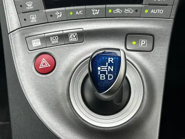 トヨタ プリウス S 鹿児島県 2014(平26)年 5.8万km ホワイトパールクリスタルシャイン DOPナビ　NSZT-W62G/AM/FM/CD/DVD/フルセグTV/BT/オートエアコン/電動格納ミラー/ETC/ステアリングスイッチ/走行モード/リアカメラ/バイキセノン/フォグライト/トノカバー