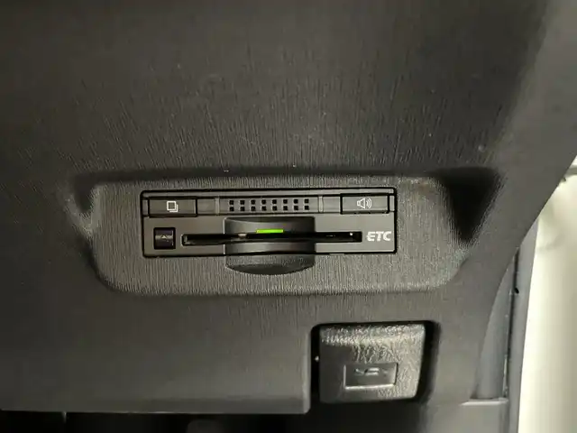 トヨタ プリウス S 鹿児島県 2014(平26)年 5.8万km ホワイトパールクリスタルシャイン 純正ナビ(NSZT-W62G)/(AM/FM/CD/DVD/フルセグTV/BT)/オートエアコン/電動格納ミラー/ETC/ステアリングスイッチ/バックカメラ/バイキセノン/フォグライト/トノカバー