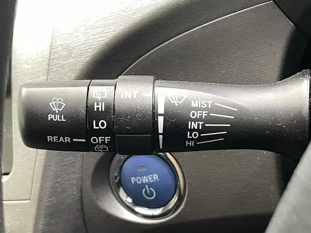 トヨタ プリウス S 鹿児島県 2014(平26)年 5.8万km ホワイトパールクリスタルシャイン 純正ナビ(NSZT-W62G)/(AM/FM/CD/DVD/フルセグTV/BT)/オートエアコン/電動格納ミラー/ETC/ステアリングスイッチ/バックカメラ/バイキセノン/フォグライト/トノカバー