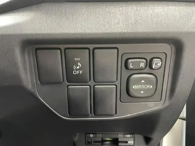 トヨタ プリウス S 鹿児島県 2014(平26)年 5.8万km ホワイトパールクリスタルシャイン 純正ナビ(NSZT-W62G)/(AM/FM/CD/DVD/フルセグTV/BT)/オートエアコン/電動格納ミラー/ETC/ステアリングスイッチ/バックカメラ/バイキセノン/フォグライト/トノカバー