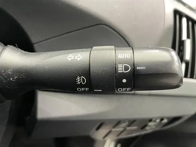 トヨタ プリウス S 鹿児島県 2014(平26)年 5.8万km ホワイトパールクリスタルシャイン 純正ナビ(NSZT-W62G)/(AM/FM/CD/DVD/フルセグTV/BT)/オートエアコン/電動格納ミラー/ETC/ステアリングスイッチ/バックカメラ/バイキセノン/フォグライト/トノカバー