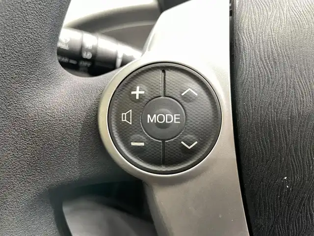 トヨタ プリウス S 鹿児島県 2014(平26)年 5.8万km ホワイトパールクリスタルシャイン 純正ナビ(NSZT-W62G)/(AM/FM/CD/DVD/フルセグTV/BT)/オートエアコン/電動格納ミラー/ETC/ステアリングスイッチ/バックカメラ/バイキセノン/フォグライト/トノカバー