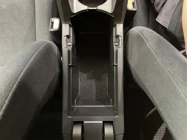 トヨタ プリウス S 鹿児島県 2014(平26)年 5.8万km ホワイトパールクリスタルシャイン 純正ナビ(NSZT-W62G)/(AM/FM/CD/DVD/フルセグTV/BT)/オートエアコン/電動格納ミラー/ETC/ステアリングスイッチ/バックカメラ/バイキセノン/フォグライト/トノカバー