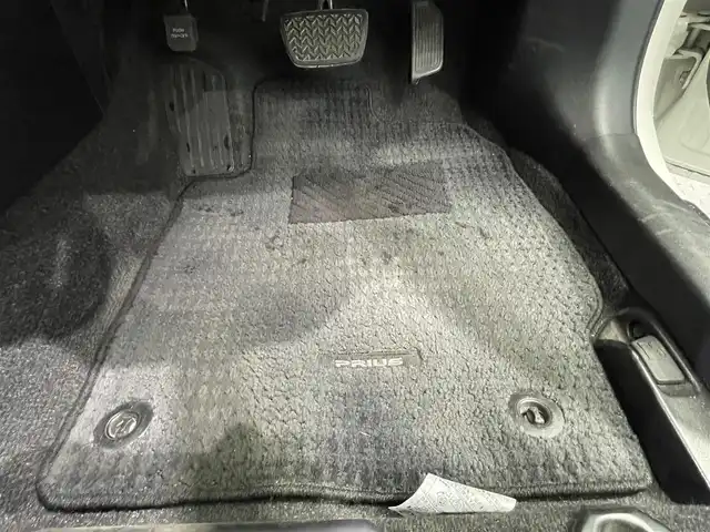 トヨタ プリウス S 鹿児島県 2014(平26)年 5.8万km ホワイトパールクリスタルシャイン 純正ナビ(NSZT-W62G)/(AM/FM/CD/DVD/フルセグTV/BT)/オートエアコン/電動格納ミラー/ETC/ステアリングスイッチ/バックカメラ/バイキセノン/フォグライト/トノカバー