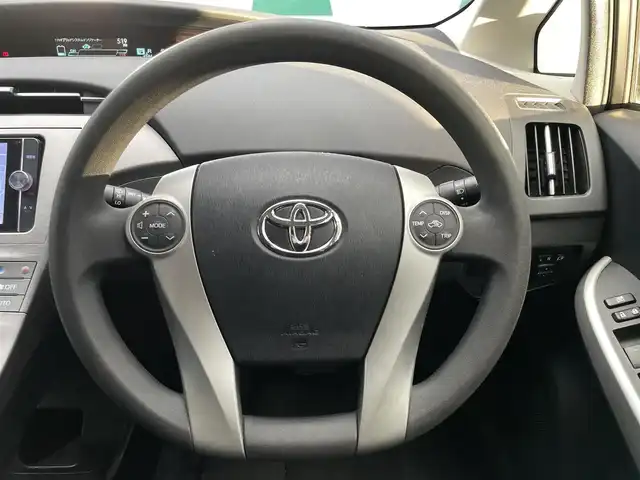 トヨタ プリウス S 鹿児島県 2014(平26)年 5.8万km ホワイトパールクリスタルシャイン 純正ナビ(NSZT-W62G)/(AM/FM/CD/DVD/フルセグTV/BT)/オートエアコン/電動格納ミラー/ETC/ステアリングスイッチ/バックカメラ/バイキセノン/フォグライト/トノカバー