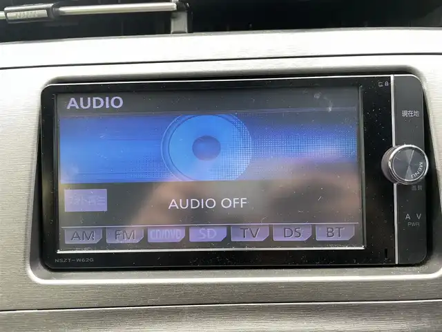トヨタ プリウス S 鹿児島県 2014(平26)年 5.8万km ホワイトパールクリスタルシャイン 純正ナビ(NSZT-W62G)/(AM/FM/CD/DVD/フルセグTV/BT)/オートエアコン/電動格納ミラー/ETC/ステアリングスイッチ/バックカメラ/バイキセノン/フォグライト/トノカバー