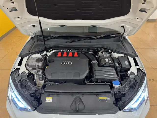 アウディ アウディ Ｓ３ スポーツバック 群馬県 2021(令3)年 6万km グレイシアホワイトメタリック アウディドライバーアシスト/・アダプティブドライブアシスト/・接近警告/・レーン逸脱警告/・パーキングアシスト/アウディプレセンス/・サイドアシスト/サンルーフ/ハーフレザー/シートヒーター/メモリ付きパワーシート/純正ナビ/  　フルセグ/　　BT/AppleCarPlay/AndroidAiuto/バックカメラ/純正ドラレコ/LEDヘッドライト/シーケンシャルウィンカー/純正19インチAW/ステアリングスイッチ/パドルシフト/アイドリングストップ/電子パーキング/置くだけ充電/ETC