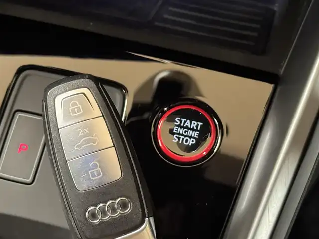 アウディ アウディ Ｓ３ スポーツバック 群馬県 2021(令3)年 6万km グレイシアホワイトメタリック アウディドライバーアシスト/・アダプティブドライブアシスト/・接近警告/・レーン逸脱警告/・パーキングアシスト/アウディプレセンス/・サイドアシスト/サンルーフ/ハーフレザー/シートヒーター/メモリ付きパワーシート/純正ナビ/  　フルセグ/　　BT/AppleCarPlay/AndroidAiuto/バックカメラ/純正ドラレコ/LEDヘッドライト/シーケンシャルウィンカー/純正19インチAW/ステアリングスイッチ/パドルシフト/アイドリングストップ/電子パーキング/置くだけ充電/ETC