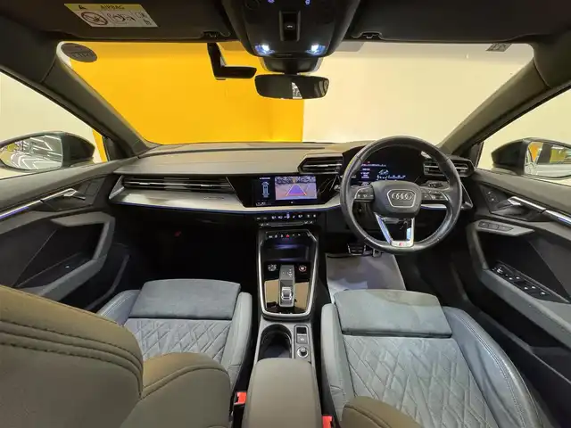 アウディ アウディ Ｓ３ スポーツバック 群馬県 2021(令3)年 6万km グレイシアホワイトメタリック アウディドライバーアシスト/・アダプティブドライブアシスト/・接近警告/・レーン逸脱警告/・パーキングアシスト/アウディプレセンス/・サイドアシスト/サンルーフ/ハーフレザー/シートヒーター/メモリ付きパワーシート/純正ナビ/  　フルセグ/　　BT/AppleCarPlay/AndroidAiuto/バックカメラ/純正ドラレコ/LEDヘッドライト/シーケンシャルウィンカー/純正19インチAW/ステアリングスイッチ/パドルシフト/アイドリングストップ/電子パーキング/置くだけ充電/ETC