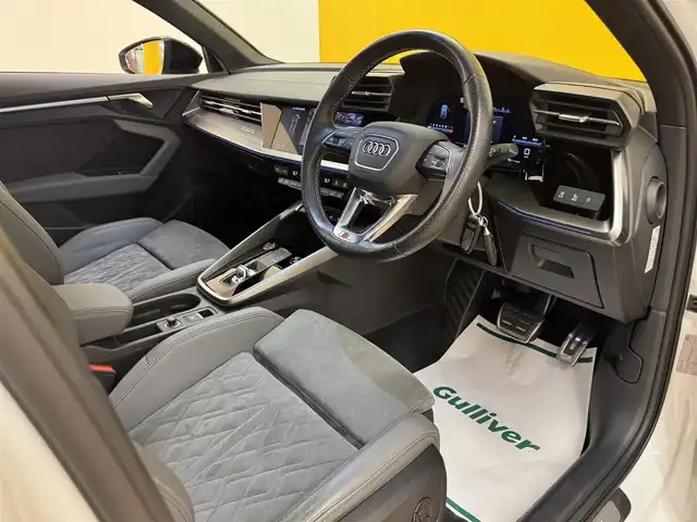アウディ アウディ Ｓ３ スポーツバック 群馬県 2021(令3)年 6万km グレイシアホワイトメタリック アウディドライバーアシスト/・アダプティブドライブアシスト/・接近警告/・レーン逸脱警告/・パーキングアシスト/アウディプレセンス/・サイドアシスト/サンルーフ/ハーフレザー/シートヒーター/メモリ付きパワーシート/純正ナビ/  　フルセグ/　　BT/AppleCarPlay/AndroidAiuto/バックカメラ/純正ドラレコ/LEDヘッドライト/シーケンシャルウィンカー/純正19インチAW/ステアリングスイッチ/パドルシフト/アイドリングストップ/電子パーキング/置くだけ充電/ETC