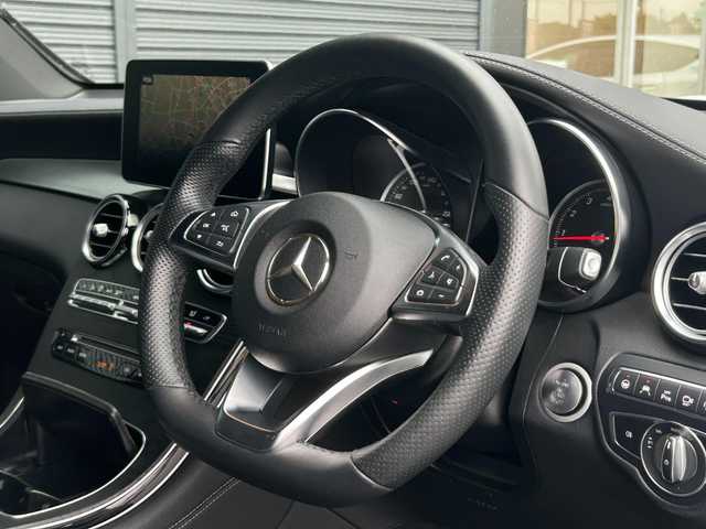 メルセデス・ベンツ ＧＬＣ２５０ 4マチックスポーツ 茨城県 2018(平30)年 2.6万km ダイヤモンドホワイト RSP/ＡＣＣ　/ＬＫＡ　/ＢＳＡ　/３６０度カメラ　/HUD/パークトロニック　/半革　/シートヒーター　/Ｍ付パワーシート　/パワーテールゲート　/ナビ　/１２セグ　/ＢＴ　/ＵＳＢ　/ＤＶＤ/CD　/ＥＴＣ2.0　/ルーフレール　/純正１９ｉｎＡＷ/禁煙車
