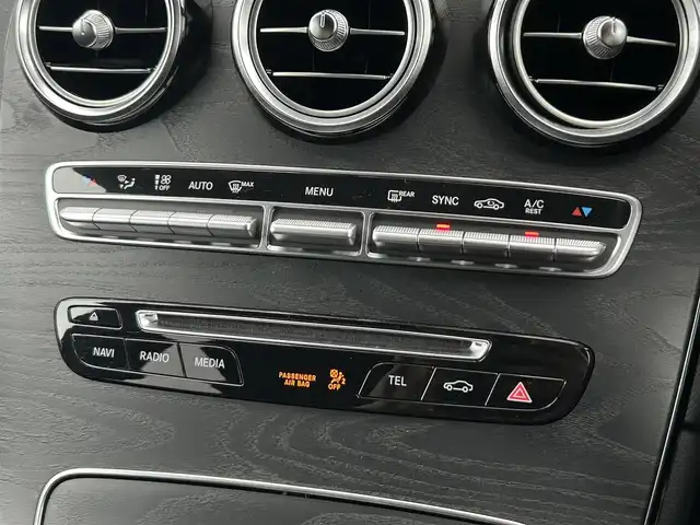 メルセデス・ベンツ ＧＬＣ２５０ 4マチックスポーツ 茨城県 2018(平30)年 2.6万km ダイヤモンドホワイト RSP/ＡＣＣ　/ＬＫＡ　/ＢＳＡ　/３６０度カメラ　/HUD/パークトロニック　/半革　/シートヒーター　/Ｍ付パワーシート　/パワーテールゲート　/ナビ　/１２セグ　/ＢＴ　/ＵＳＢ　/ＤＶＤ/CD　/ＥＴＣ2.0　/ルーフレール　/純正１９ｉｎＡＷ/禁煙車