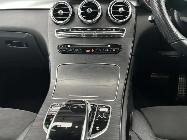 メルセデス・ベンツ ＧＬＣ２５０ 4マチックスポーツ 茨城県 2018(平30)年 2.6万km ダイヤモンドホワイト RSP/ＡＣＣ　/ＬＫＡ　/ＢＳＡ　/３６０度カメラ　/HUD/パークトロニック　/半革　/シートヒーター　/Ｍ付パワーシート　/パワーテールゲート　/ナビ　/１２セグ　/ＢＴ　/ＵＳＢ　/ＤＶＤ/CD　/ＥＴＣ2.0　/ルーフレール　/純正１９ｉｎＡＷ/禁煙車