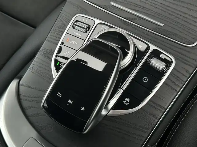 メルセデス・ベンツ ＧＬＣ２５０ 4マチックスポーツ 茨城県 2018(平30)年 2.6万km ダイヤモンドホワイト RSP/ＡＣＣ　/ＬＫＡ　/ＢＳＡ　/３６０度カメラ　/HUD/パークトロニック　/半革　/シートヒーター　/Ｍ付パワーシート　/パワーテールゲート　/ナビ　/１２セグ　/ＢＴ　/ＵＳＢ　/ＤＶＤ/CD　/ＥＴＣ2.0　/ルーフレール　/純正１９ｉｎＡＷ/禁煙車