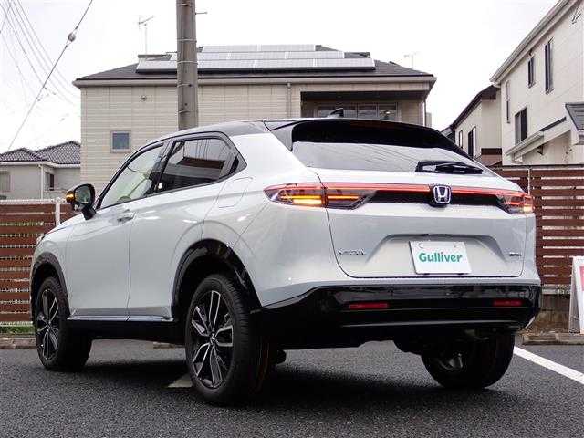 ホンダ ヴェゼル ハイブリッド e:HEV Z PLaYパッケージ 千葉県 2025(令7)年 0.1千km プレミアムサンライトホワイトパール 【登録済未使用車】/【プレミアムサンライトホワイトP/ブラック】/Honda CONNECTディスプレー（9インチ）/（ナビ/フルセグTV/USB/BT)/バックカメラ/ETC2.0/Honda SENSING/ハンズフリーパワーテールゲート/ワイヤレス充電器/ブラインドスポットインフォメーション/純正18インチAW/コンビシート（ファブリック/プライムスムース）/LEDシーケンシャルターンシグナルランプ/プッシュスタート/スマートキー/LEDヘッドライト/フォグランプ/LEDルームランプ/保証書/取扱説明書/