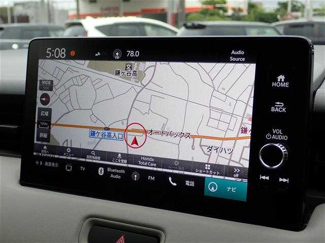 ホンダ ヴェゼル ハイブリッド e:HEV Z PLaYパッケージ 千葉県 2025(令7)年 0.1千km プレミアムサンライトホワイトパール 【登録済未使用車】/【プレミアムサンライトホワイトP/ブラック】/Honda CONNECTディスプレー（9インチ）/（ナビ/フルセグTV/USB/BT)/バックカメラ/ETC2.0/Honda SENSING/ハンズフリーパワーテールゲート/ワイヤレス充電器/ブラインドスポットインフォメーション/純正18インチAW/コンビシート（ファブリック/プライムスムース）/LEDシーケンシャルターンシグナルランプ/プッシュスタート/スマートキー/LEDヘッドライト/フォグランプ/LEDルームランプ/保証書/取扱説明書/