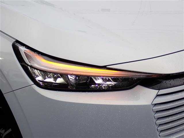 ホンダ ヴェゼル ハイブリッド e:HEV Z PLaYパッケージ 千葉県 2025(令7)年 0.1千km プレミアムサンライトホワイトパール 【登録済未使用車】/【プレミアムサンライトホワイトP/ブラック】/Honda CONNECTディスプレー（9インチ）/（ナビ/フルセグTV/USB/BT)/バックカメラ/ETC2.0/Honda SENSING/ハンズフリーパワーテールゲート/ワイヤレス充電器/ブラインドスポットインフォメーション/純正18インチAW/コンビシート（ファブリック/プライムスムース）/LEDシーケンシャルターンシグナルランプ/プッシュスタート/スマートキー/LEDヘッドライト/フォグランプ/LEDルームランプ/保証書/取扱説明書/