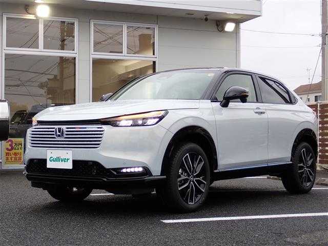 ホンダ ヴェゼル ハイブリッド e:HEV Z PLaYパッケージ 千葉県 2025(令7)年 0.1千km プレミアムサンライトホワイトパール 【登録済未使用車】/【プレミアムサンライトホワイトP/ブラック】/Honda CONNECTディスプレー（9インチ）/（ナビ/フルセグTV/USB/BT)/バックカメラ/ETC2.0/Honda SENSING/ハンズフリーパワーテールゲート/ワイヤレス充電器/ブラインドスポットインフォメーション/純正18インチAW/コンビシート（ファブリック/プライムスムース）/LEDシーケンシャルターンシグナルランプ/プッシュスタート/スマートキー/LEDヘッドライト/フォグランプ/LEDルームランプ/保証書/取扱説明書/
