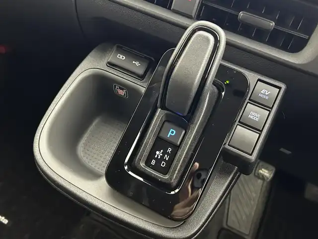 トヨタ シエンタ ハイブリッド Z 道央・札幌 2023(令5)年 2.9万km ホワイトパールクリスタルシャイン ・ワンオーナー/・４WD/・純正10.5型ディスプレイオーディオ/・コネクティッドナビ/・フルセグ/・パノラミックビューモニター/・純正ドライブレコーダー/・ビルトインETC/・AC100V/1500W/・トヨタセーフティセンス/・レーダークルーズコントロール/・クリアランスソナー/・オートハイビーム/・PCS/・PDA/・PCTA/・PKSB/・RSA/・BSM/・両側パワースライドドア/・LEDヘッドライト/・フォグライト/・オートライト/・プッシュスタート/・スマートキー/・純正フロアマット