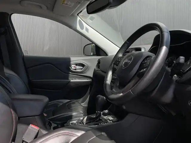 クライスラー・ジープ ジープ チェロキー トレイルホーク 長野県 2019(令1)年 3.8万km 黒 ACC　/自動追従 /レーンキープアシスト /AppleCarPlay /パーキングアシスト /純正ナビ TV /バックカメラ /サイドカメラ /ハーフレザーシート /パワーバックドア /LEDヘッドライト /パークセンサー /ラバーマット