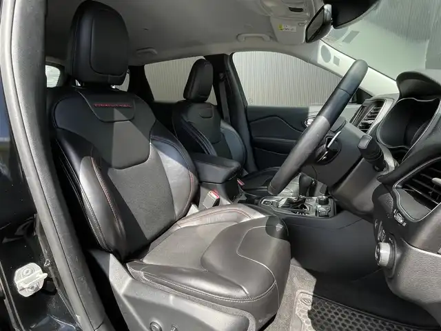 クライスラー・ジープ ジープ チェロキー トレイルホーク 長野県 2019(令1)年 3.8万km 黒 ACC　/自動追従 /レーンキープアシスト /AppleCarPlay /パーキングアシスト /純正ナビ TV /バックカメラ /サイドカメラ /ハーフレザーシート /パワーバックドア /LEDヘッドライト /パークセンサー /ラバーマット