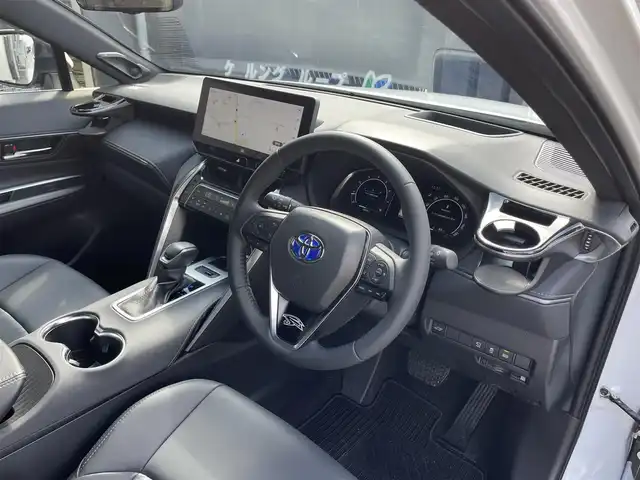 トヨタ ハリアー Z 滋賀県 2023(令5)年 3.3万km プラチナホワイトパールマイカ １２．３インチ純正ナビ/（フルセグTV/Bluetooth/USB/HDMI/Miracast）/Ｆ．Ｓ．Ｂカメラ前後ソナー/運転席パワーシート/ＪＢＬプレミアムサウンド/デジタルインナーミラー/追従型クルーズコントロール/パワーリアゲート/電動パーキングブレーキ/オートハイビーム/MTモード付AT/ハーフレザーシート/ＨＵＤ/ビルトインＥＴＣ