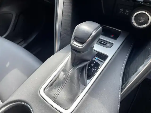 トヨタ ハリアー Z 滋賀県 2023(令5)年 3.3万km プラチナホワイトパールマイカ １２．３インチ純正ナビ/（フルセグTV/Bluetooth/USB/HDMI/Miracast）/Ｆ．Ｓ．Ｂカメラ前後ソナー/運転席パワーシート/ＪＢＬプレミアムサウンド/デジタルインナーミラー/追従型クルーズコントロール/パワーリアゲート/電動パーキングブレーキ/オートハイビーム/MTモード付AT/ハーフレザーシート/ＨＵＤ/ビルトインＥＴＣ