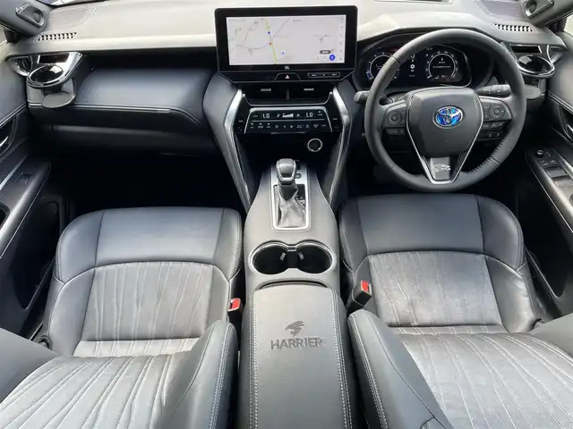 トヨタ ハリアー Z 滋賀県 2023(令5)年 3.3万km プラチナホワイトパールマイカ １２．３インチ純正ナビ/（フルセグTV/Bluetooth/USB/HDMI/Miracast）/Ｆ．Ｓ．Ｂカメラ前後ソナー/運転席パワーシート/ＪＢＬプレミアムサウンド/デジタルインナーミラー/追従型クルーズコントロール/パワーリアゲート/電動パーキングブレーキ/オートハイビーム/MTモード付AT/ハーフレザーシート/ＨＵＤ/ビルトインＥＴＣ