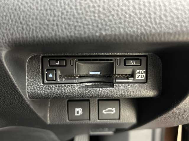 トヨタ クラウン クロスオーバー Z 三重県 2024(令6)年 1.2万km 茶Ｍ /禁煙車//純正ナビ/　フルセグTV/Bluetooth/Applecarplay//全方位カメラ//全席イージークローザー//デジタルインナーミラー//置くだけ充電//パワーイージーアクセスシステム//メモリーシート//前席シートヒーター//前席ベンチレーション//ハンドルヒーター//HUD//BSM//レーダークルーズコントロール//ドアバイザー//純正アルミホイール//ETC2.0//前席パワーシート//プッシュスタート//スマートキー//スペアキー//100V充電