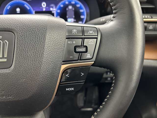 トヨタ クラウン クロスオーバー Z 三重県 2024(令6)年 1.2万km 茶Ｍ /禁煙車//純正ナビ/　フルセグTV/Bluetooth/Applecarplay//全方位カメラ//全席イージークローザー//デジタルインナーミラー//置くだけ充電//パワーイージーアクセスシステム//メモリーシート//前席シートヒーター//前席ベンチレーション//ハンドルヒーター//HUD//BSM//レーダークルーズコントロール//ドアバイザー//純正アルミホイール//ETC2.0//前席パワーシート//プッシュスタート//スマートキー//スペアキー//100V充電