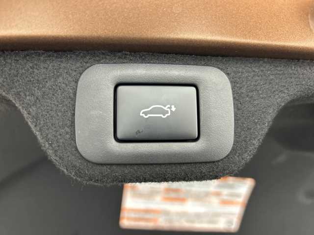 トヨタ クラウン クロスオーバー Z 三重県 2024(令6)年 1.2万km 茶Ｍ /禁煙車//純正ナビ/　フルセグTV/Bluetooth/Applecarplay//全方位カメラ//全席イージークローザー//デジタルインナーミラー//置くだけ充電//パワーイージーアクセスシステム//メモリーシート//前席シートヒーター//前席ベンチレーション//ハンドルヒーター//HUD//BSM//レーダークルーズコントロール//ドアバイザー//純正アルミホイール//ETC2.0//前席パワーシート//プッシュスタート//スマートキー//スペアキー//100V充電