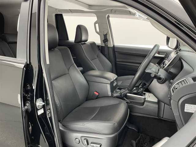 トヨタ ランドクルーザー プラド TX Lパッケージ マットブラED 愛知県 2023(令5)年 1.1万km ブラック 純正９型ＤＡナビ　ムーンルーフ　全方位カメラ　黒革　禁煙　ＥＴＣ２．０　ベンチレーション　シートヒーター　セーフティセンス　衝突軽減　ＢＳＭ　追従クルコン　ＬＥＤオートライト　ルーフレール　電動シート　ヘッドライトウォッシャー　フォグランプ　コーナーセンサー　