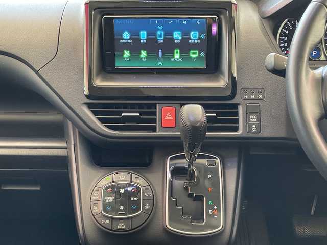 トヨタ ヴォクシー ZS 埼玉県 2014(平26)年 8万km ホワイトパールクリスタルシャイン 純正メモリナビ/　　BT/フルセグ/バックカメラ/両側パワースライドドア/LEDオートライト/純正16インチアルミホイール/アイドリングストップ/ステアリングスイッチ/スマートキー2本/ETC