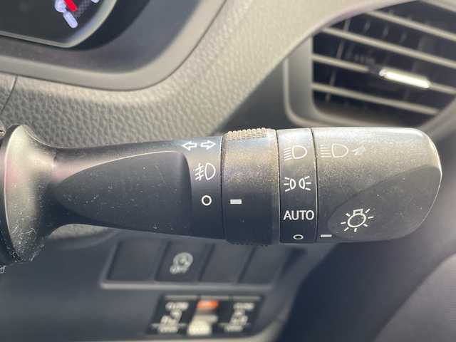 トヨタ ヴォクシー ZS 埼玉県 2014(平26)年 8万km ホワイトパールクリスタルシャイン 純正メモリナビ/　　BT/フルセグ/バックカメラ/両側パワースライドドア/LEDオートライト/純正16インチアルミホイール/アイドリングストップ/ステアリングスイッチ/スマートキー2本/ETC