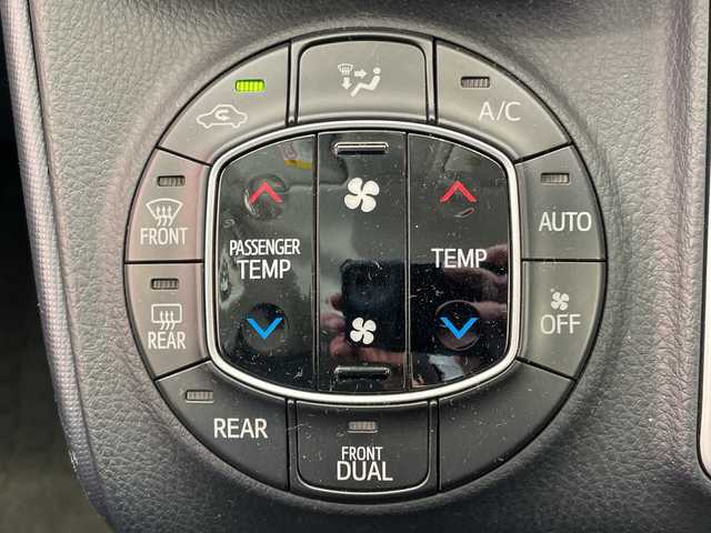 トヨタ ヴォクシー ZS 埼玉県 2014(平26)年 8万km ホワイトパールクリスタルシャイン 純正メモリナビ/　　BT/フルセグ/バックカメラ/両側パワースライドドア/LEDオートライト/純正16インチアルミホイール/アイドリングストップ/ステアリングスイッチ/スマートキー2本/ETC